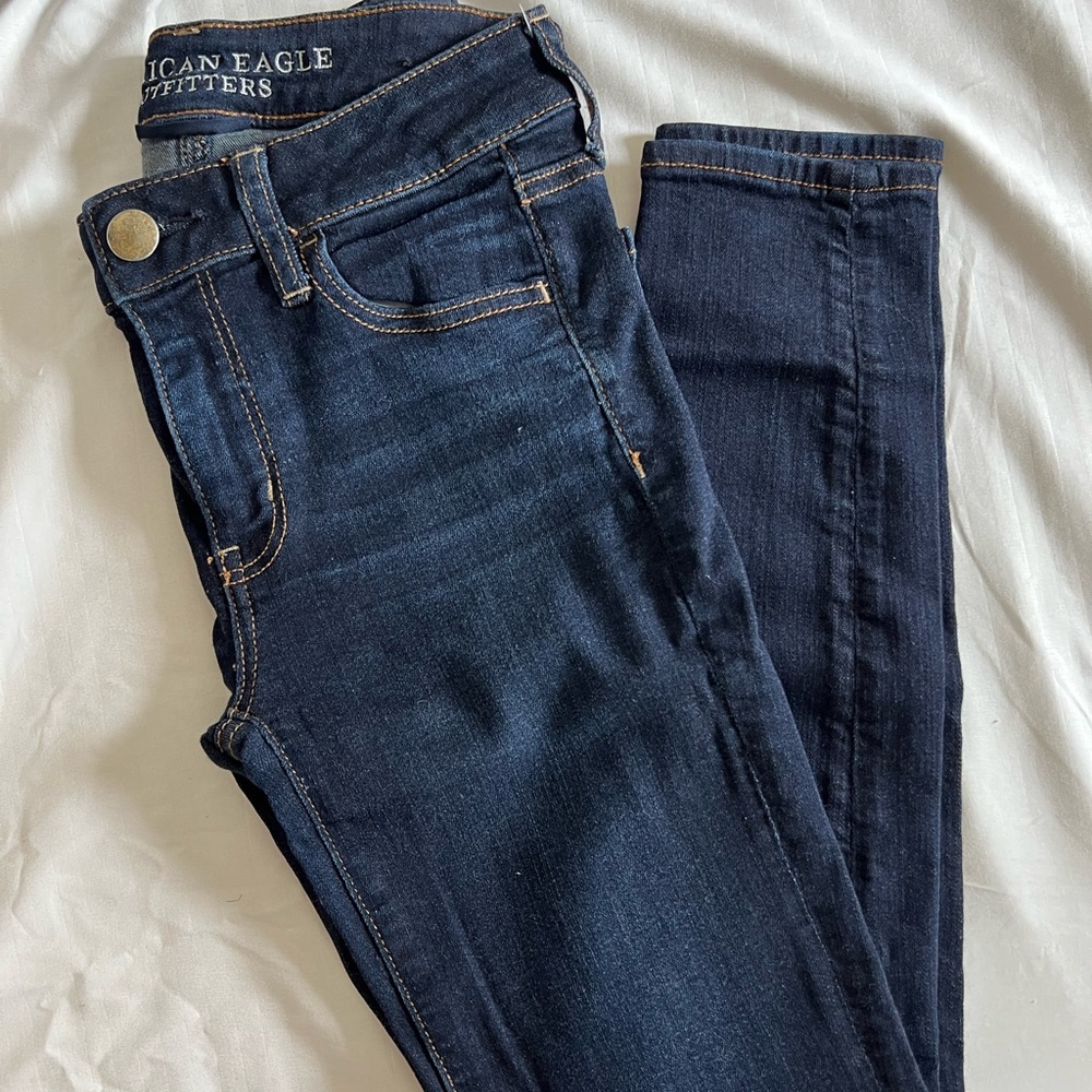 American Eagle Dark-Wash High-Waisted Jeggings. Size 4 Regular.